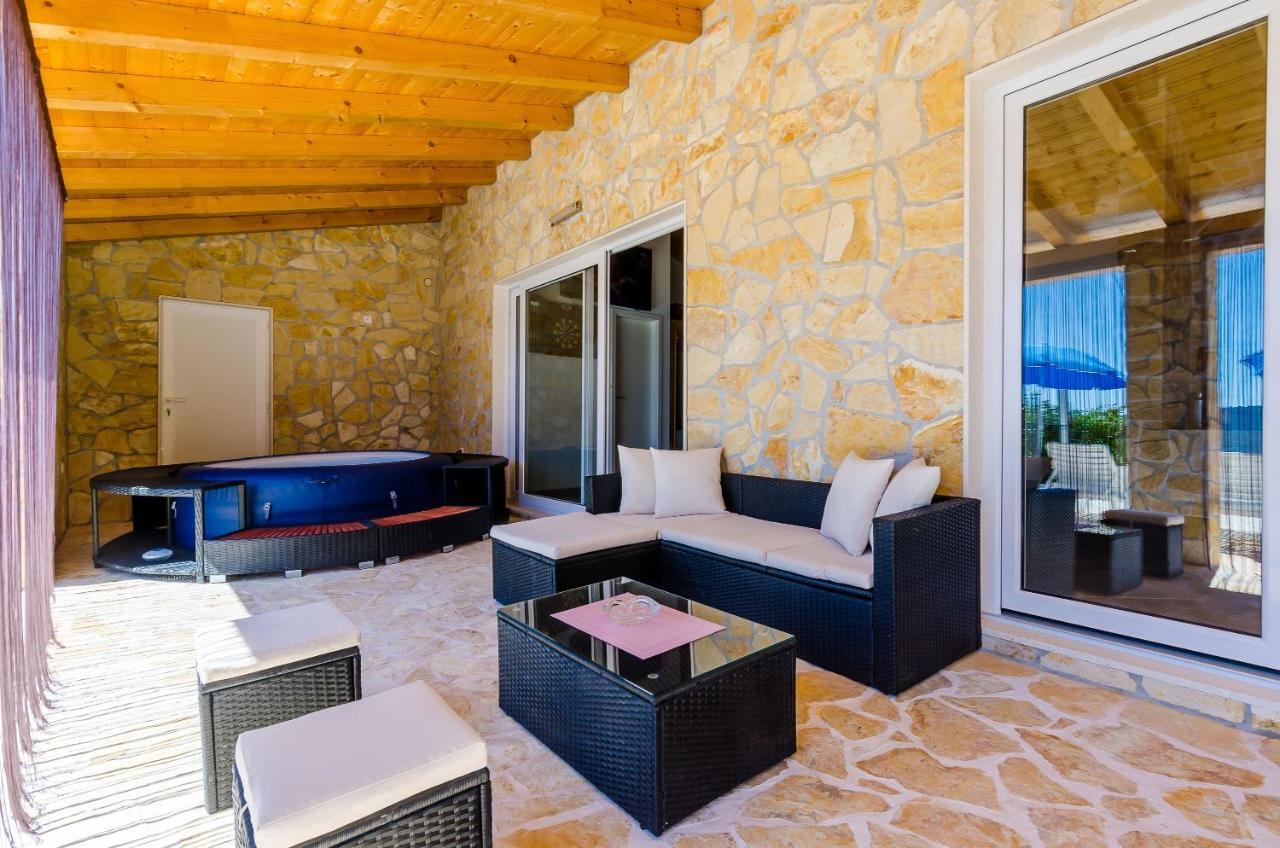 Villa Mateo With Private Pool Груда Экстерьер фото