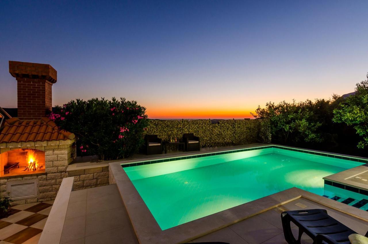 Villa Mateo With Private Pool Груда Экстерьер фото